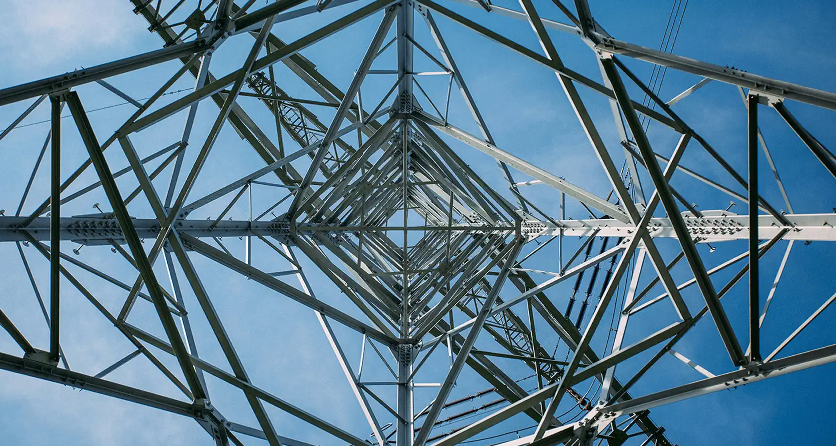 Medium-voltage transmission tower monitored with SENTRI sensors
