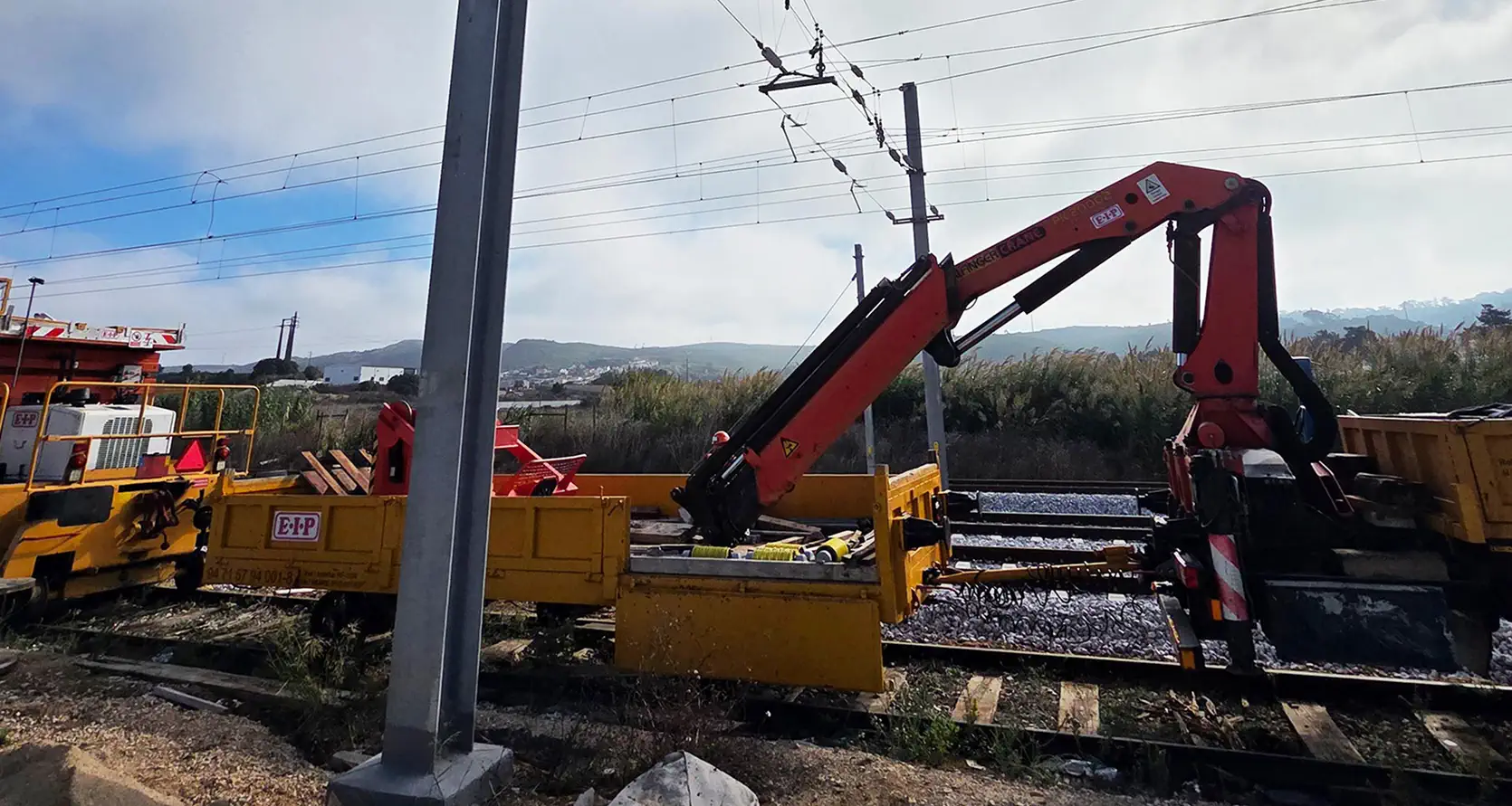 Rail maintenance vehicle working under the catenary line during the SENTRI pilot