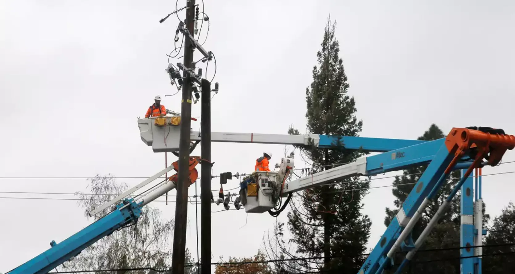 SENTRI sensor installation on transmission line