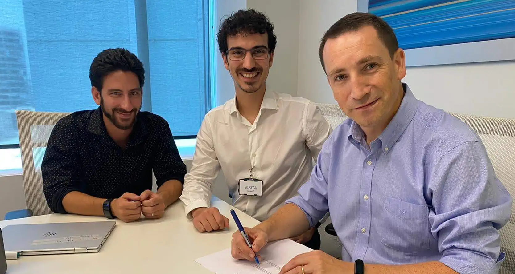 Sentrisense and Transelec teams signing the monitoring agreement